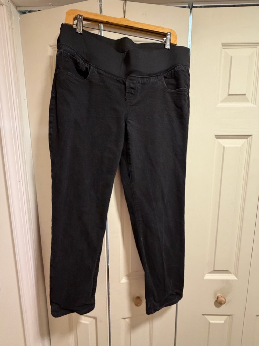 Old Navy Black Straight Maternity Jeggings